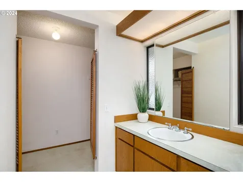 10060 Sw Century Oak Drive Portland OR 97224