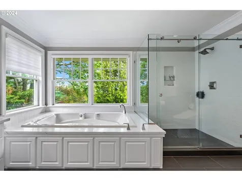 339 Nw 84th Place Portland OR 97229