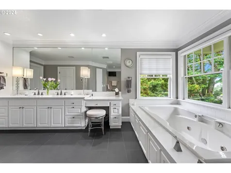 339 Nw 84th Place Portland OR 97229