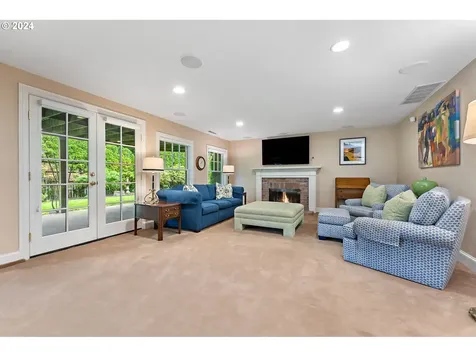 339 Nw 84th Place Portland OR 97229