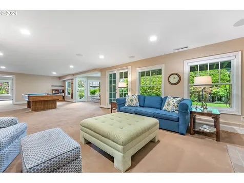 339 Nw 84th Place Portland OR 97229