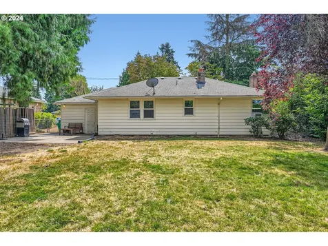 10207 NE Sacramento Street Portland OR 97220