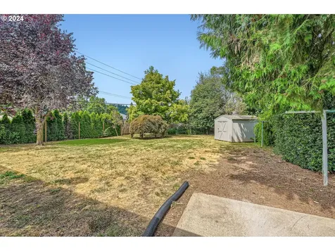 10207 NE Sacramento Street Portland OR 97220