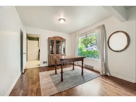 10207 NE Sacramento Street Portland OR 97220
