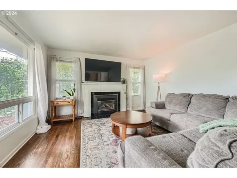 10207 NE Sacramento Street Portland OR 97220