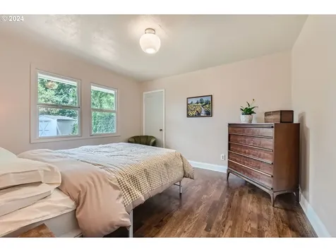 10207 NE Sacramento Street Portland OR 97220
