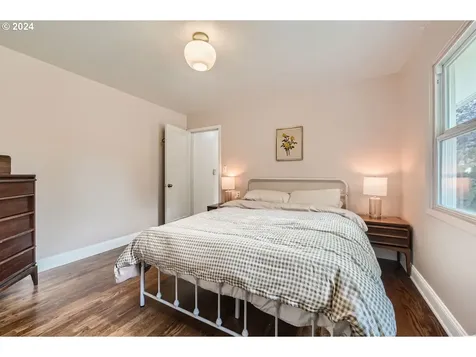 10207 NE Sacramento Street Portland OR 97220