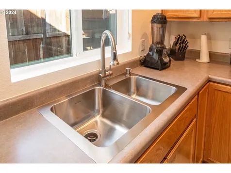5260 Jeffrey Way Eugene OR 97402