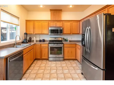 5260 Jeffrey Way Eugene OR 97402