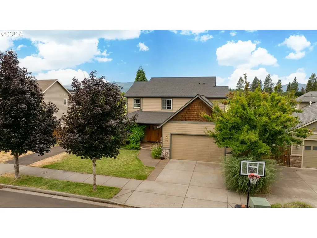 1572 5th Street Hood River OR 97031