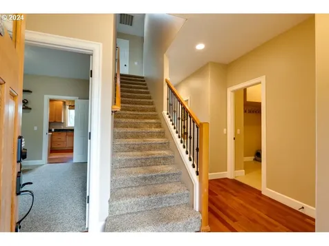 1572 5th Street Hood River OR 97031