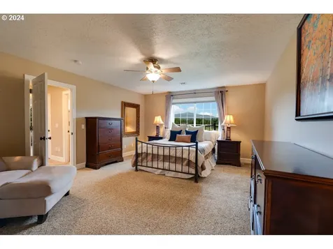 1572 5th Street Hood River OR 97031