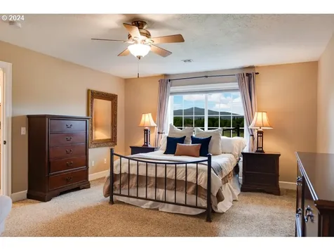 1572 5th Street Hood River OR 97031