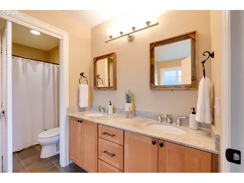 1572 5th Street Hood River OR 97031