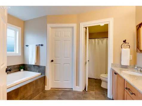 1572 5th Street Hood River OR 97031