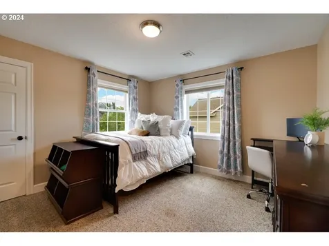 1572 5th Street Hood River OR 97031