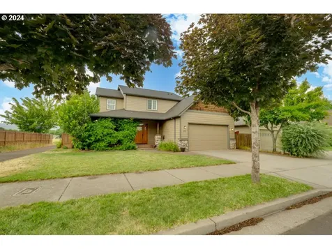 1572 5th Street Hood River OR 97031