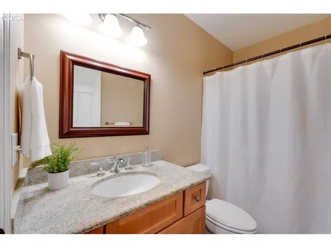 1572 5th Street Hood River OR 97031