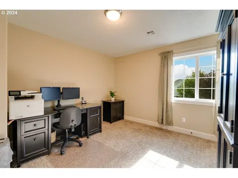 1572 5th Street Hood River OR 97031