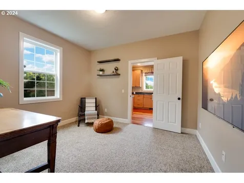 1572 5th Street Hood River OR 97031
