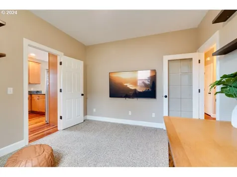 1572 5th Street Hood River OR 97031