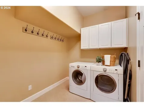 1572 5th Street Hood River OR 97031