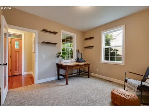 1572 5th Street Hood River OR 97031