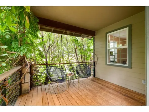1572 5th Street Hood River OR 97031