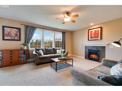 1572 5th Street Hood River OR 97031