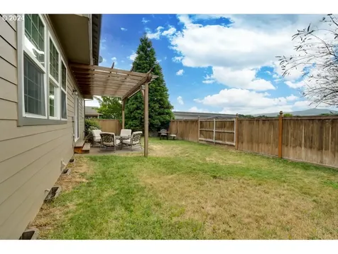 1572 5th Street Hood River OR 97031