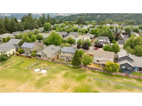 1572 5th Street Hood River OR 97031