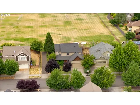 1572 5th Street Hood River OR 97031