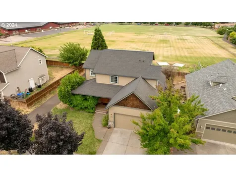 1572 5th Street Hood River OR 97031