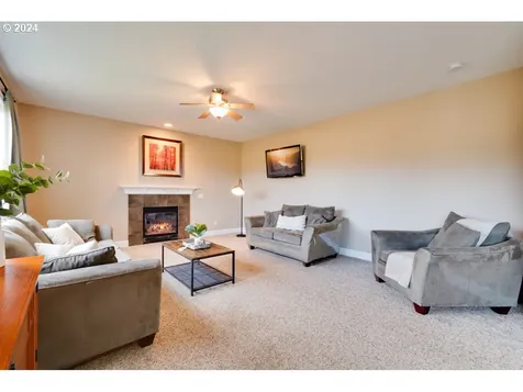 1572 5th Street Hood River OR 97031
