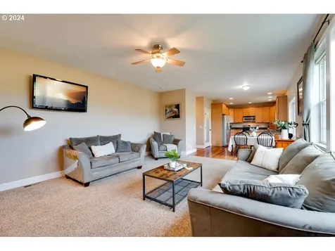 1572 5th Street Hood River OR 97031