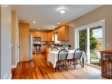 1572 5th Street Hood River OR 97031