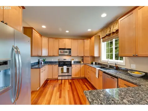 1572 5th Street Hood River OR 97031