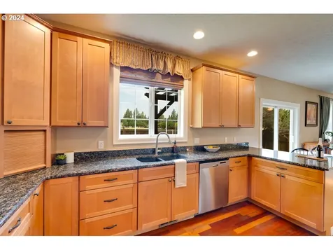 1572 5th Street Hood River OR 97031