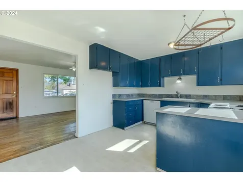 1393 M Street Springfield OR 97477