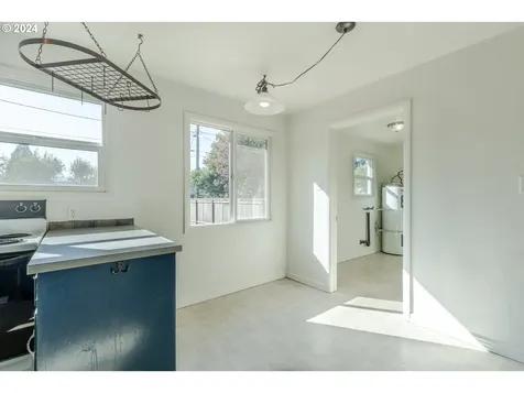 1393 M Street Springfield OR 97477