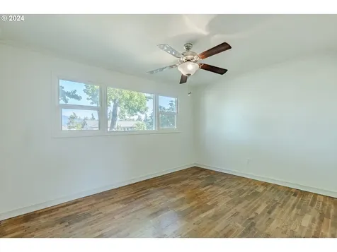 1393 M Street Springfield OR 97477