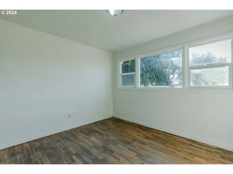 1393 M Street Springfield OR 97477