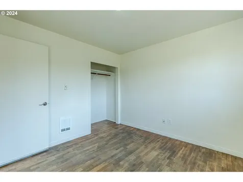 1393 M Street Springfield OR 97477