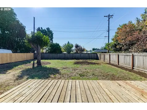 1393 M Street Springfield OR 97477