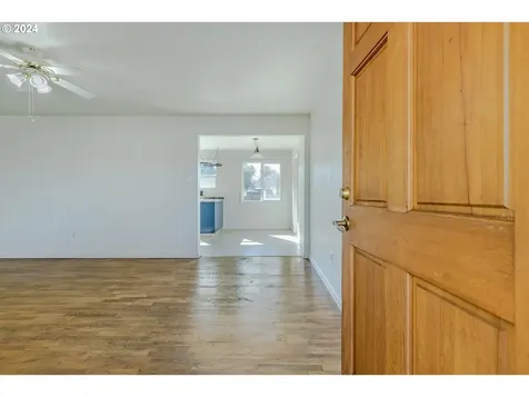 1393 M Street Springfield OR 97477