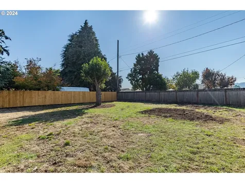 1393 M Street Springfield OR 97477