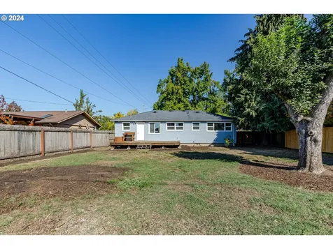 1393 M Street Springfield OR 97477