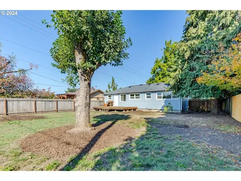 1393 M Street Springfield OR 97477