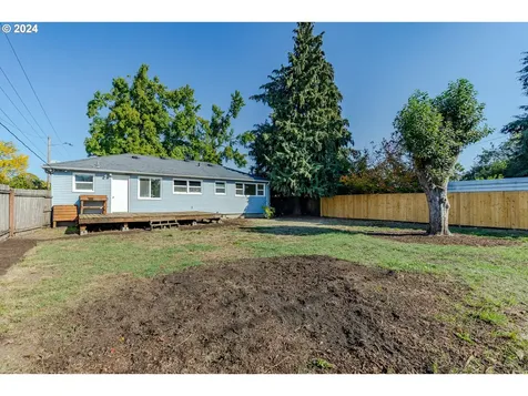 1393 M Street Springfield OR 97477