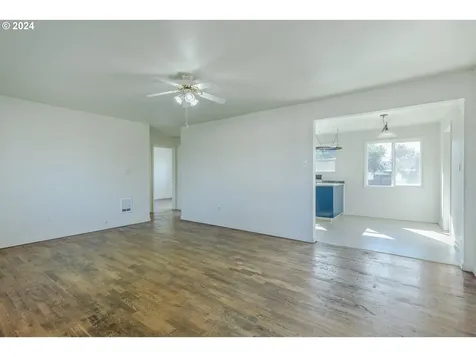 1393 M Street Springfield OR 97477